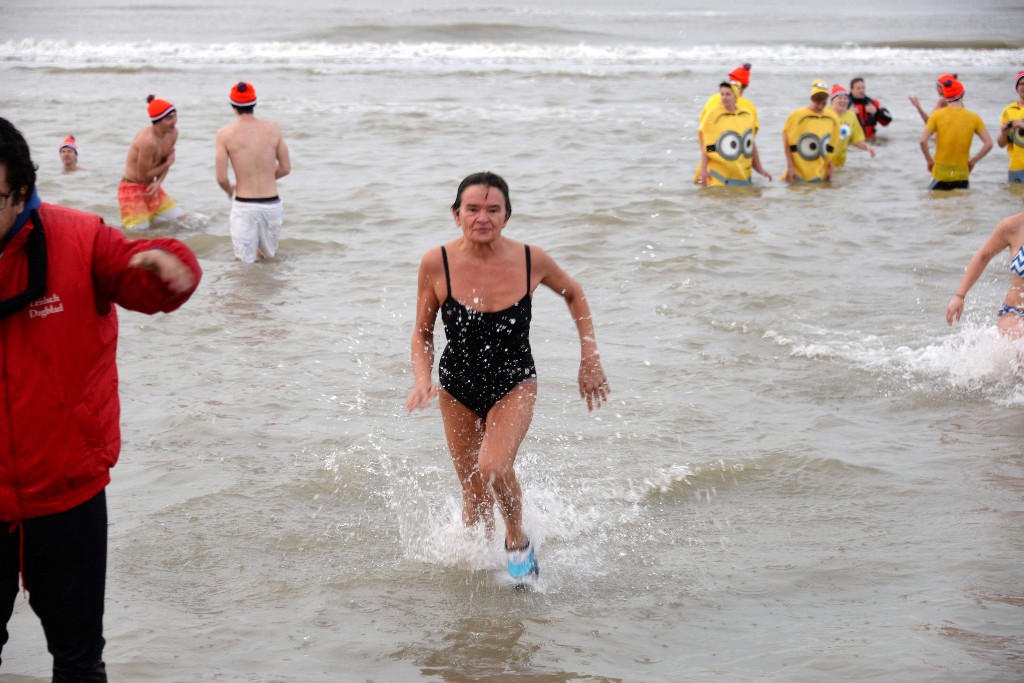 ../Images/Nieuwjaarsduik Nederzandt 2016 099.jpg